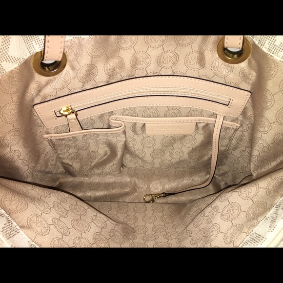 Michael Kors Jet Set Signature Logo Tote - Picture 3 of 3